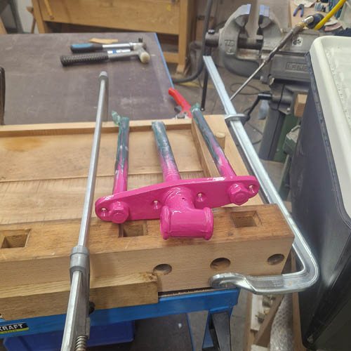 holzwurm-lippe-echtholz-arbeiten-udo-reinhardt-projekt-hobelbank-wickeltisch-pink-gallerie-1-500x500px
