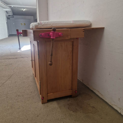holzwurm-lippe-echtholz-arbeiten-udo-reinhardt-projekt-hobelbank-wickeltisch-pink-gallerie-10-500x500px