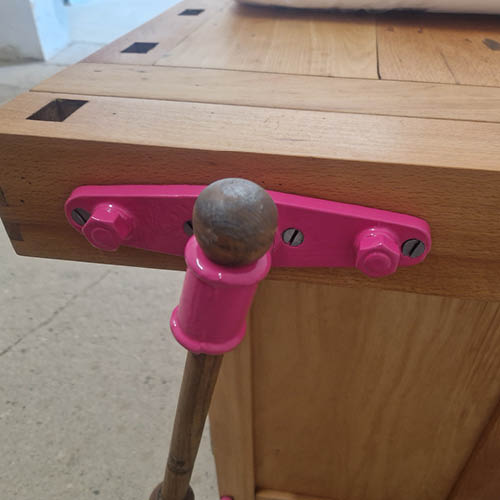 holzwurm-lippe-echtholz-arbeiten-udo-reinhardt-projekt-hobelbank-wickeltisch-pink-gallerie-11-500x500px