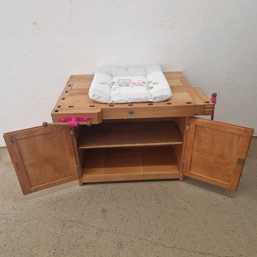 holzwurm-lippe-echtholz-arbeiten-udo-reinhardt-projekt-hobelbank-wickeltisch-pink-gallerie-12-500x500px