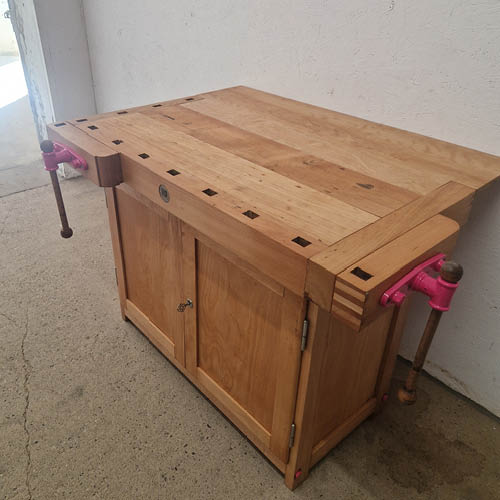 holzwurm-lippe-echtholz-arbeiten-udo-reinhardt-projekt-hobelbank-wickeltisch-pink-gallerie-8-500x500px